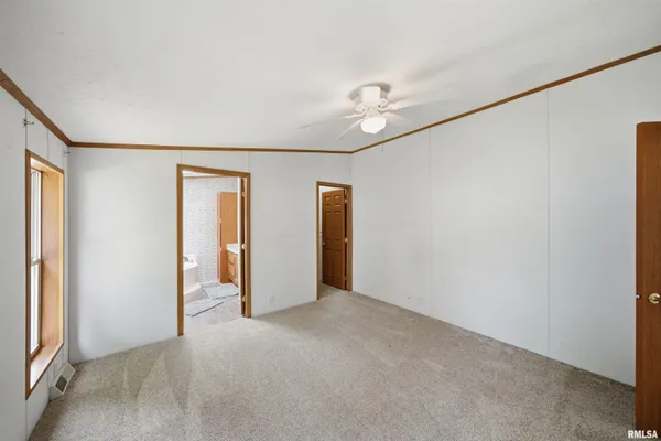 $39,900 | 701 Fischer Road, Unit 230, Creve Coeur, IL 61610