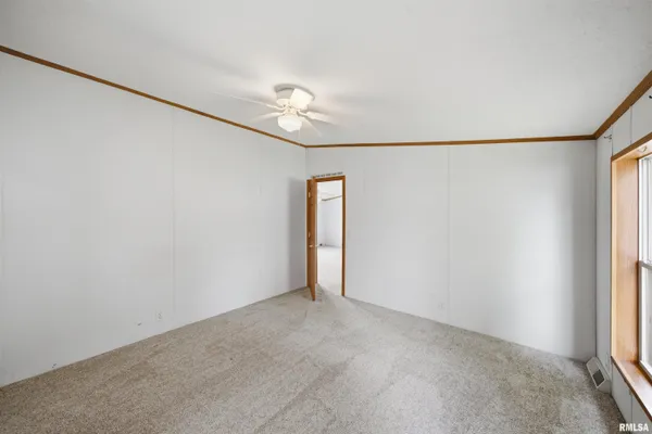 $39,900 | 701 Fischer Road, Unit 230, Creve Coeur, IL 61610