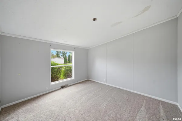 $39,900 | 701 Fischer Road, Unit 230, Creve Coeur, IL 61610