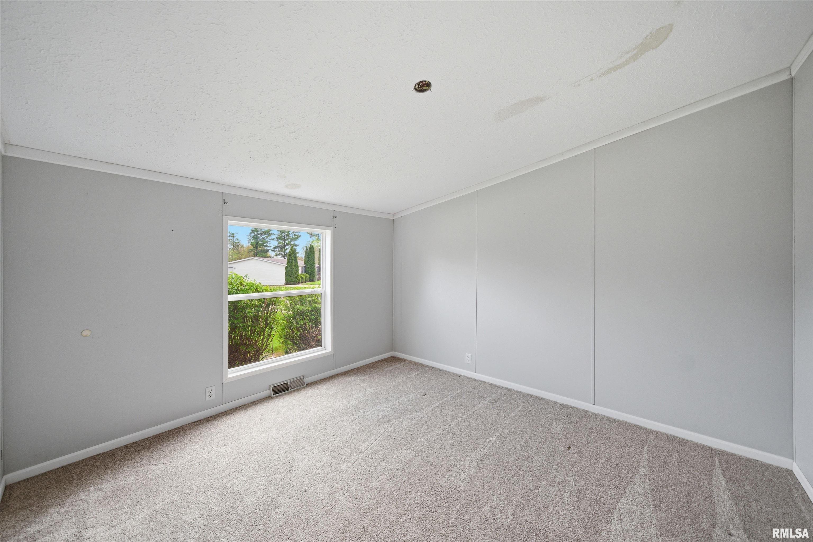 701 Fischer Road, Unit 230 Creve Coeur, IL 61610 - Photo 23 of 35