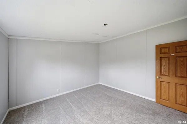 $39,900 | 701 Fischer Road, Unit 230, Creve Coeur, IL 61610