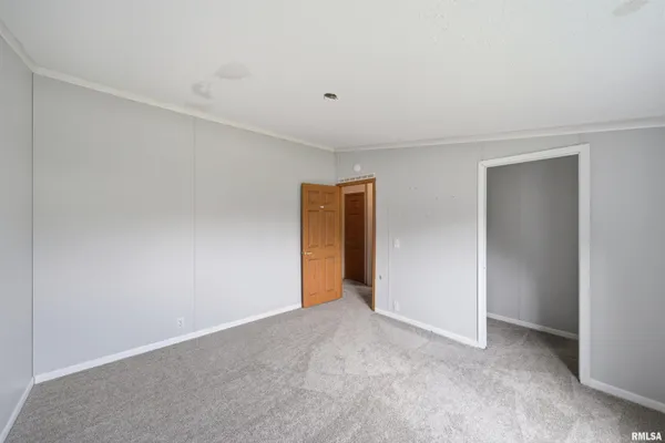 $39,900 | 701 Fischer Road, Unit 230, Creve Coeur, IL 61610