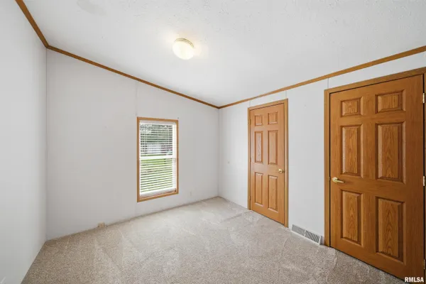 $39,900 | 701 Fischer Road, Unit 230, Creve Coeur, IL 61610