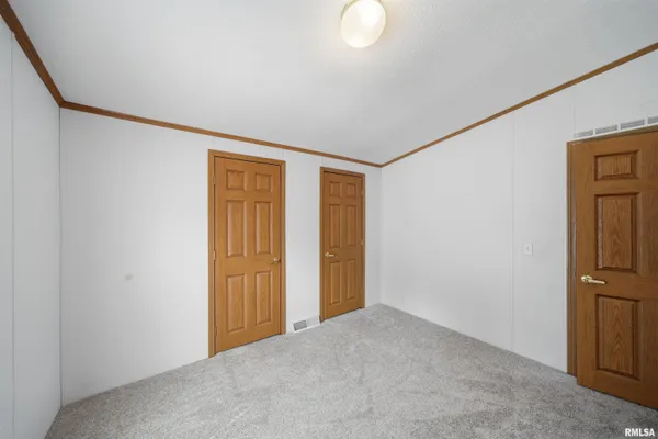 $39,900 | 701 Fischer Road, Unit 230, Creve Coeur, IL 61610