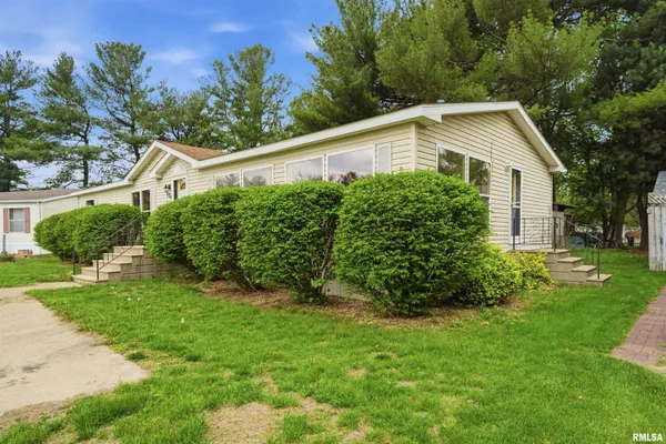 $39,900 | 701 Fischer Road, Unit 230, Creve Coeur, IL 61610