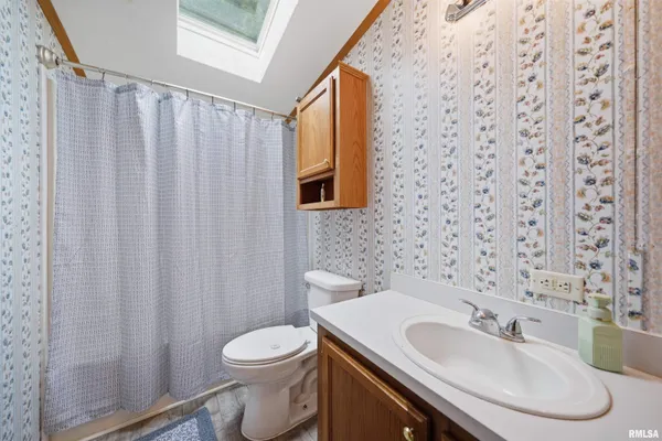 $39,900 | 701 Fischer Road, Unit 230, Creve Coeur, IL 61610