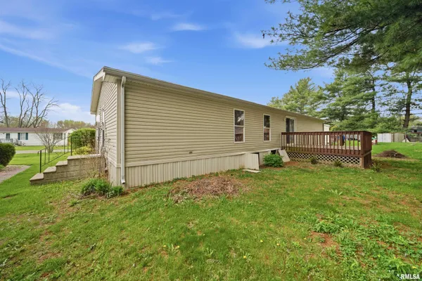 $39,900 | 701 Fischer Road, Unit 230, Creve Coeur, IL 61610