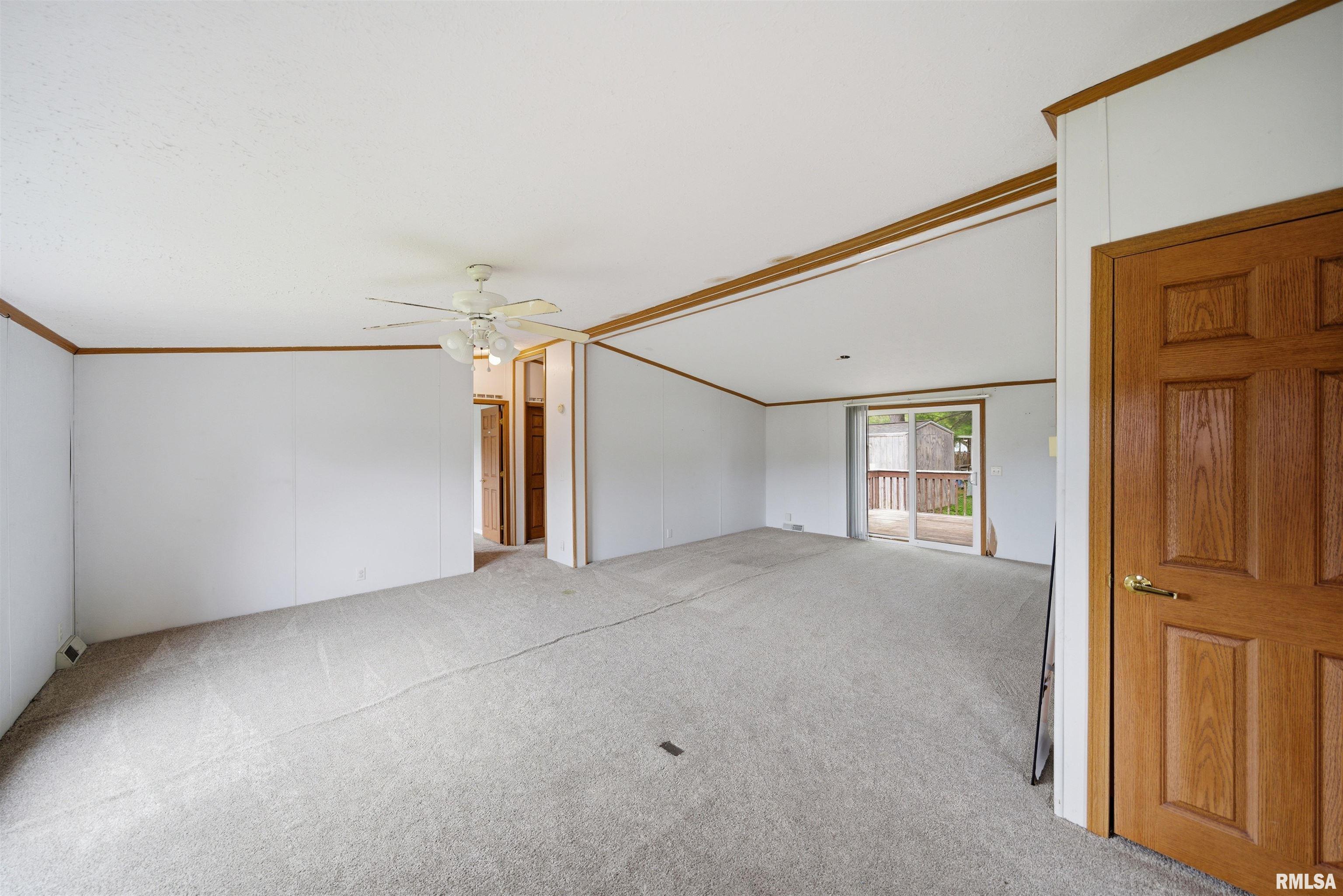 701 Fischer Road, Unit 230 Creve Coeur, IL 61610 - Photo 4 of 35