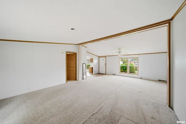 $39,900 | 701 Fischer Road, Unit 230, Creve Coeur, IL 61610