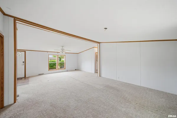 $39,900 | 701 Fischer Road, Unit 230, Creve Coeur, IL 61610