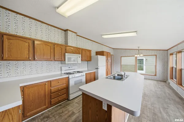 $39,900 | 701 Fischer Road, Unit 230, Creve Coeur, IL 61610