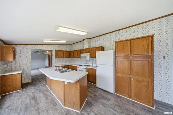 $39,900 | 701 Fischer Road, Unit 230, Creve Coeur, IL 61610