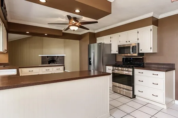 $258,000 | 6074 Abington Drive, Rockford, IL 61109