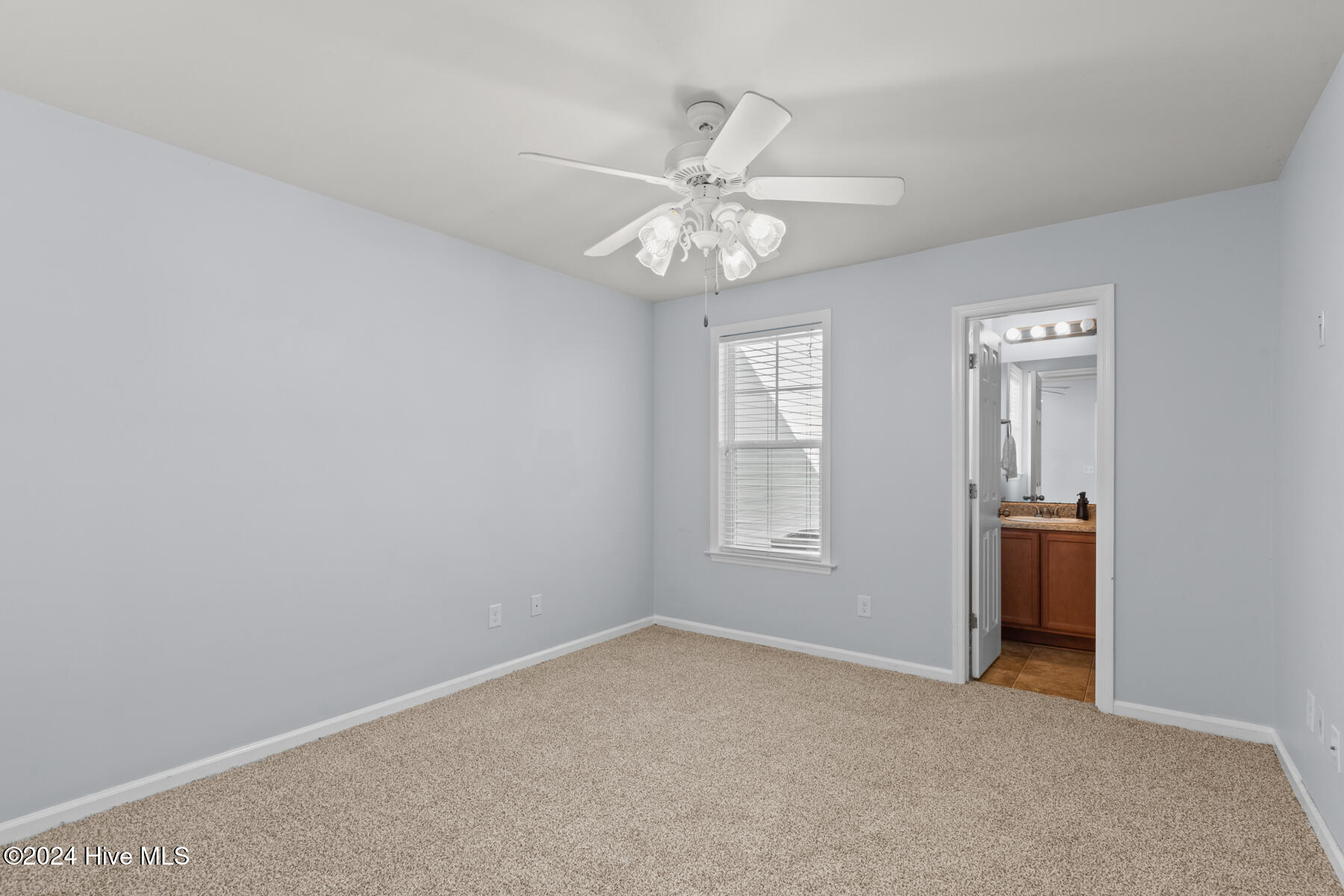 228 Caldwell Loop Jacksonville, NC 28546 - Photo 12 of 24 1st Floor Master Suite!