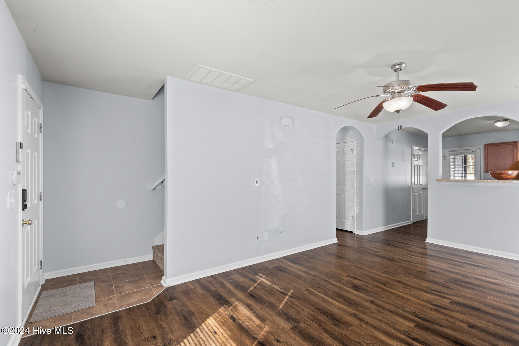 228 Caldwell Loop Jacksonville, NC 28546 - Photo 5 of 24 Living Room