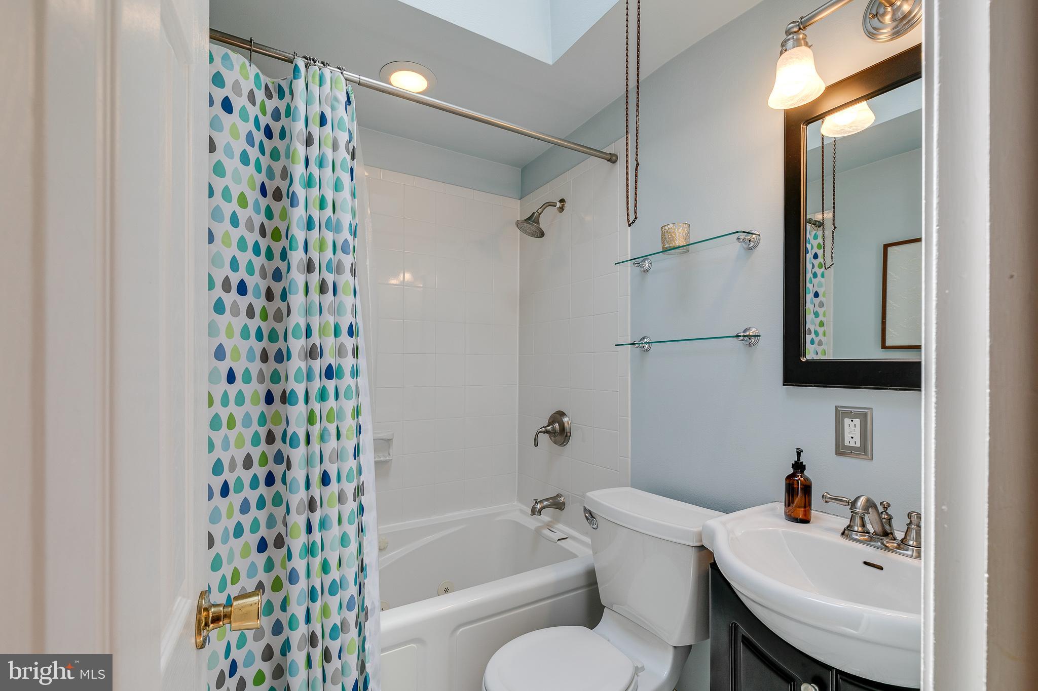 7325 Hiola Road Philadelphia, PA 19128 - Photo 13 of 27