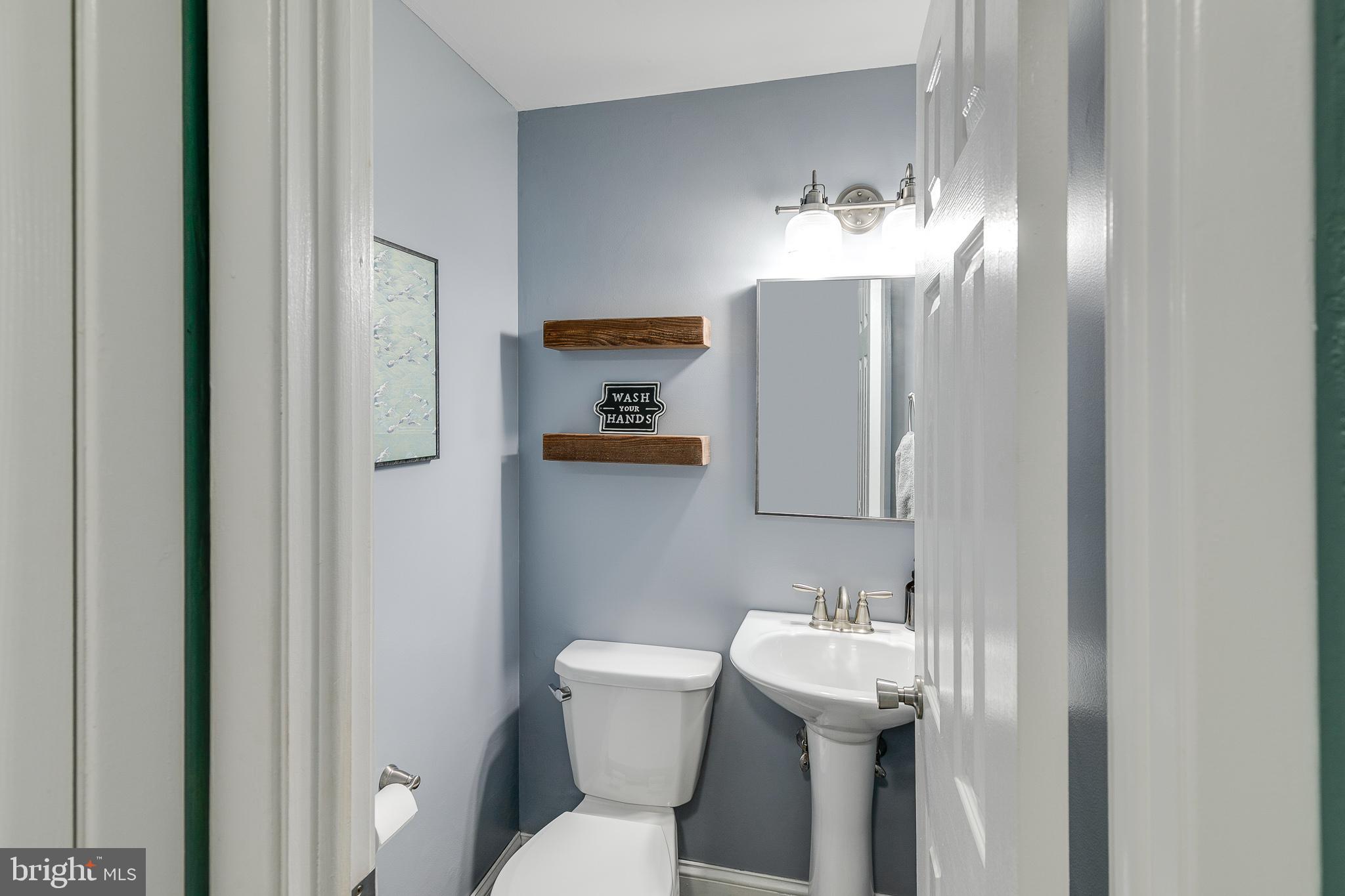 7325 Hiola Road Philadelphia, PA 19128 - Photo 17 of 27