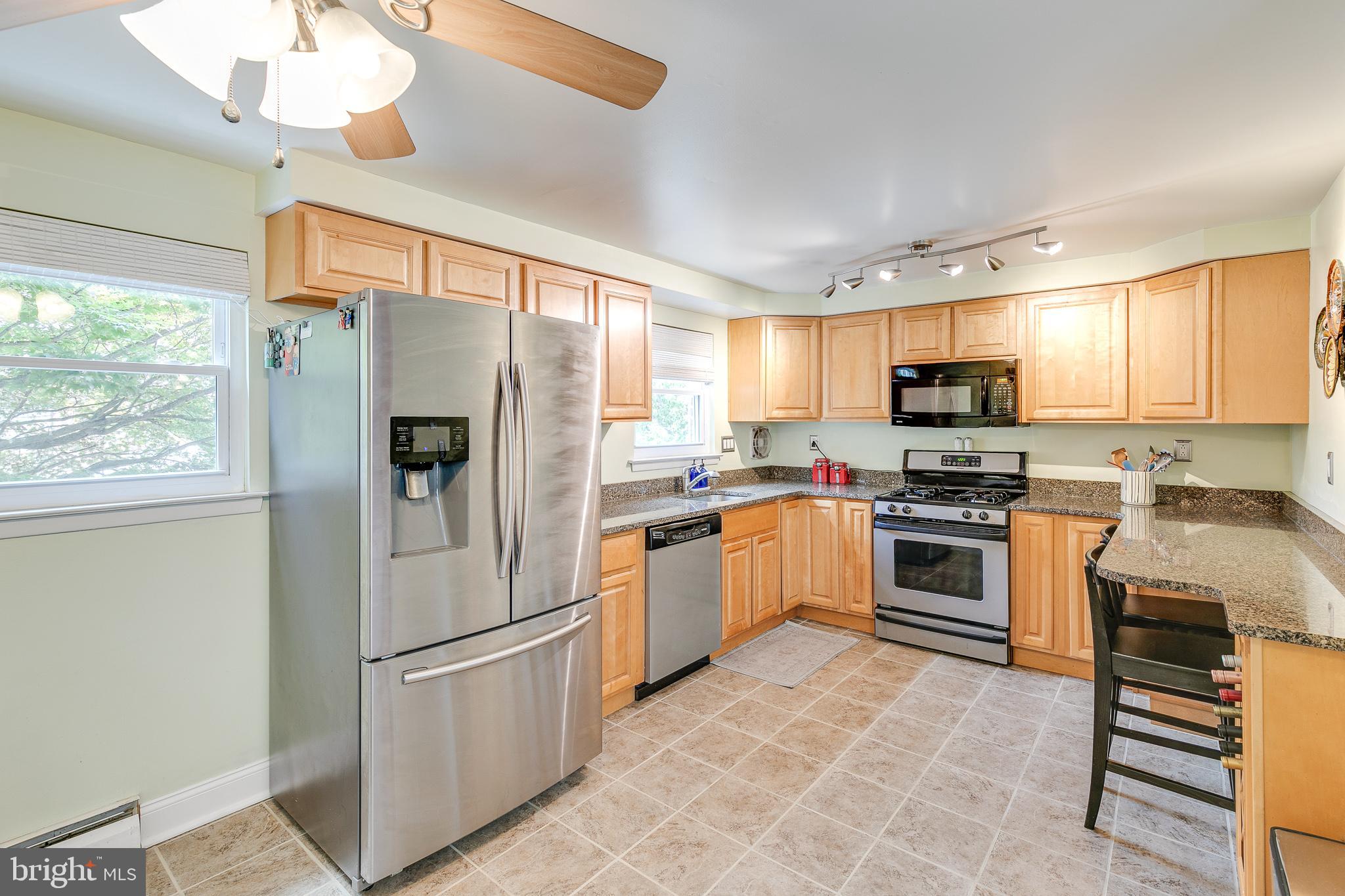 7325 Hiola Road Philadelphia, PA 19128 - Photo 4 of 27