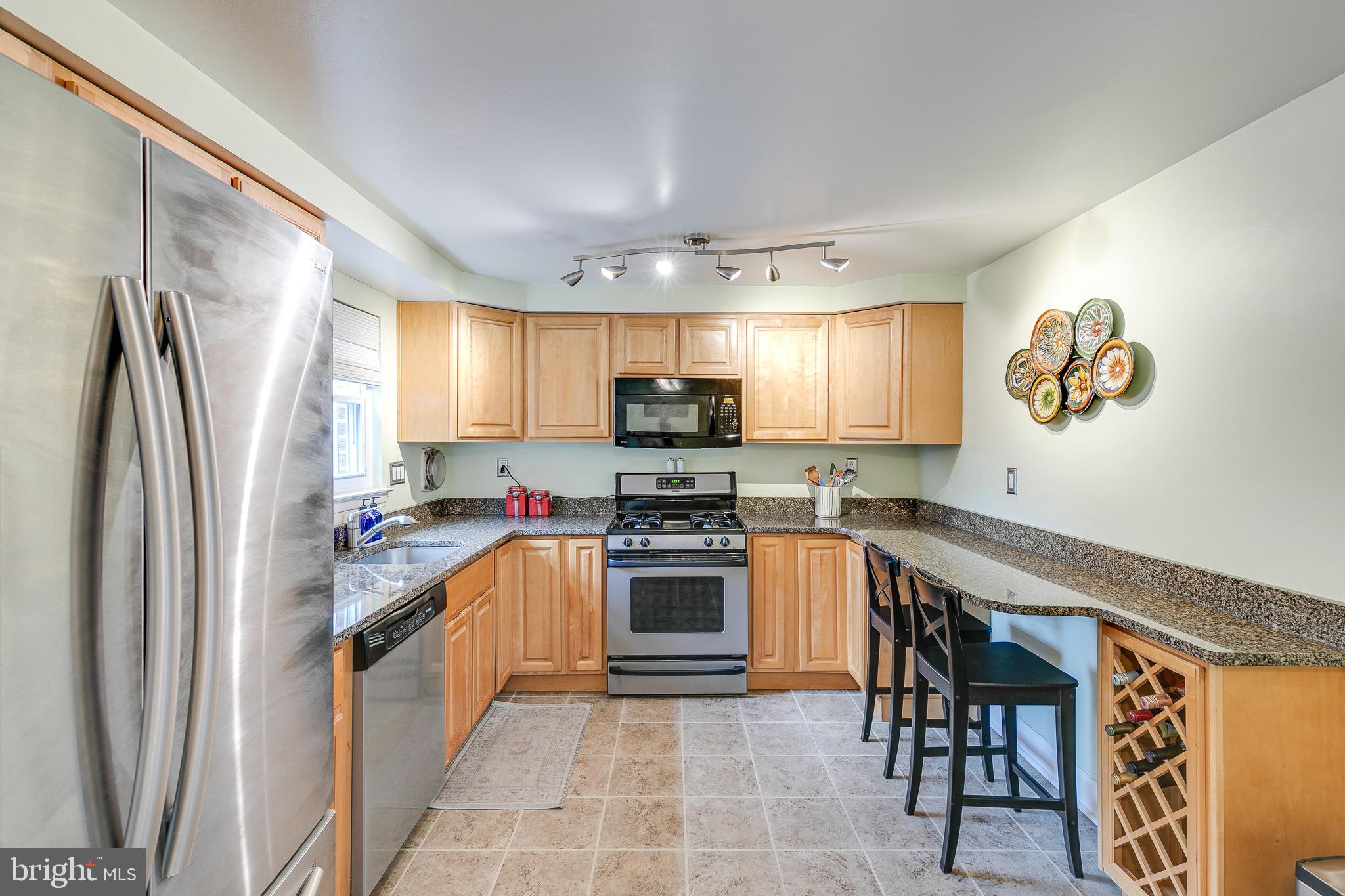 7325 Hiola Road Philadelphia, PA 19128 - Photo 5 of 27