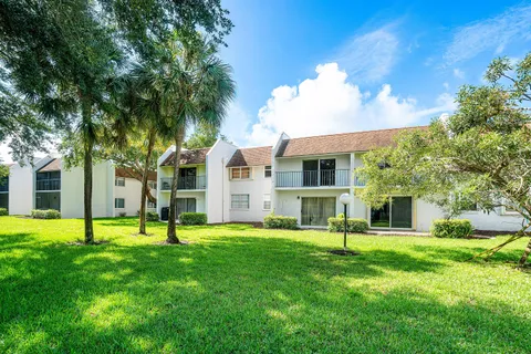 $325,000 | 2905 Southwest 22nd Avenue, Unit 2020, Delray Beach, FL 33445