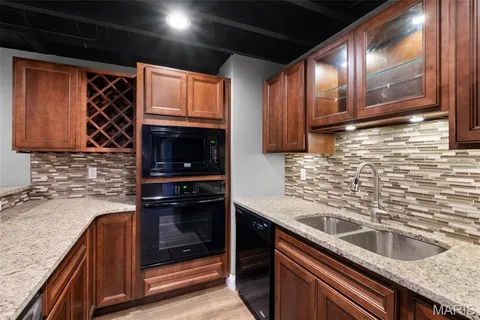 $615,000 | 844 Konert Hill Drive, Fenton, MO 63026