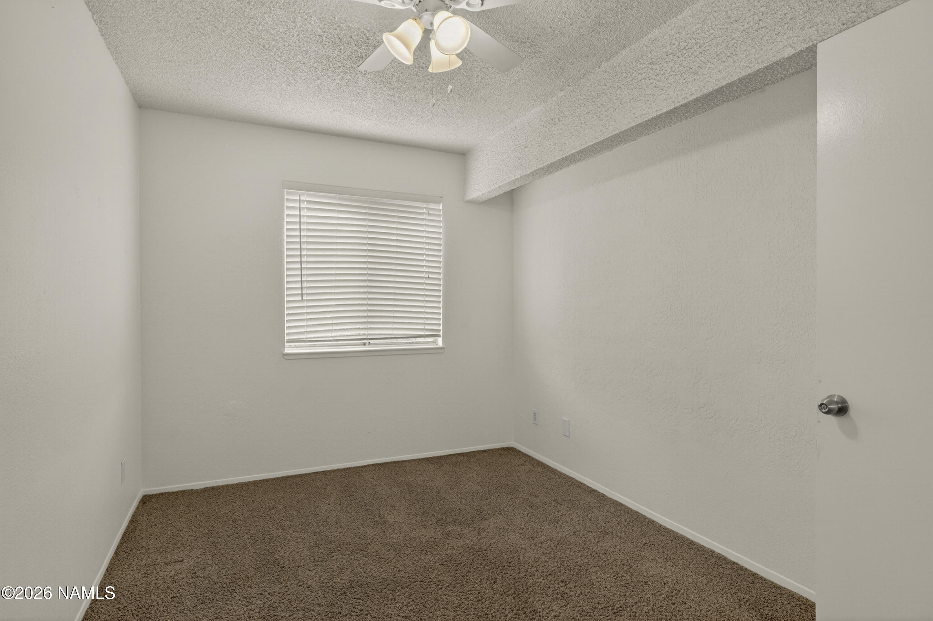 1200 South Riordan Ranch Street, Unit 112 Flagstaff, AZ 86001 - Photo 13 of 22 an empty room with a window