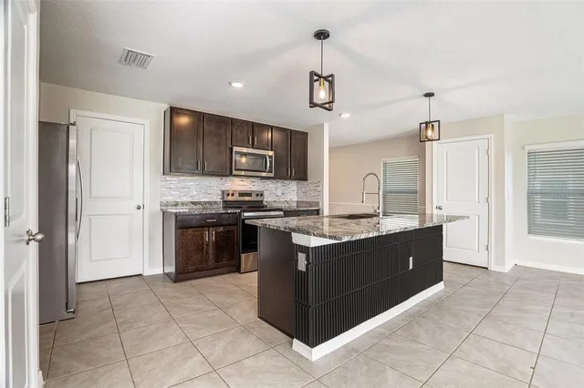 $2,350 | 13539 Mount Ivy Court, Dade City, FL 33525