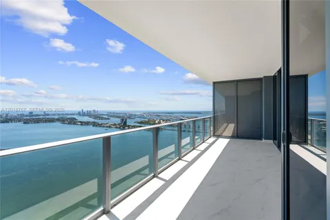 $1,950,000 | 700 Northeast 24th Street, Unit 5206, Miami, FL 33137