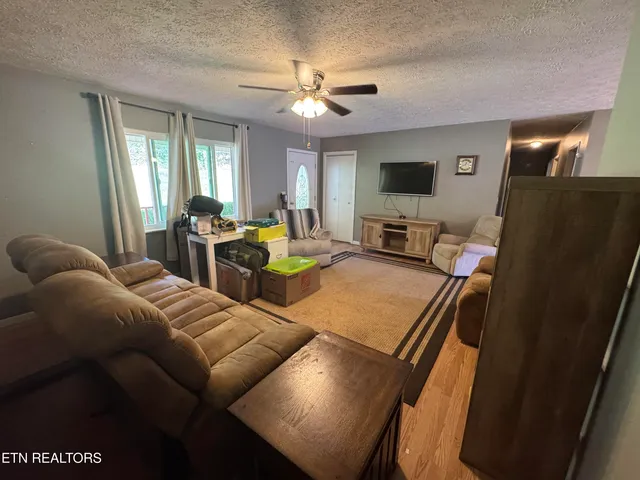 $203,000 | 1592 Dry Valley Road, Thorn Hill, TN 37881