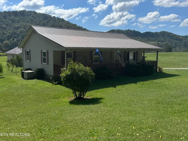 $203,000 | 1592 Dry Valley Road, Thorn Hill, TN 37881