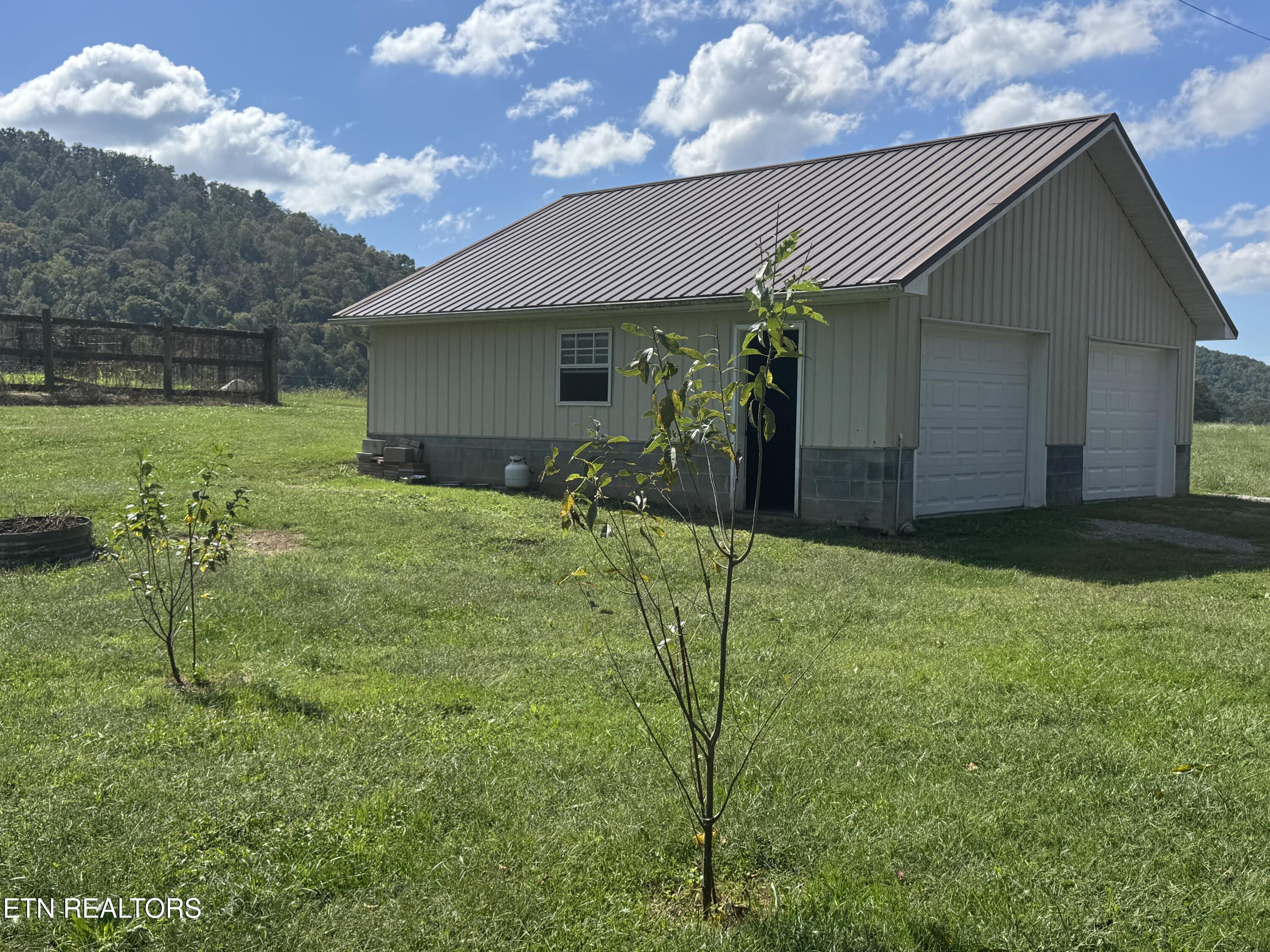 1592 Dry Valley Road Thorn Hill, TN 37881 - Photo 4 of 23 IMG_8613