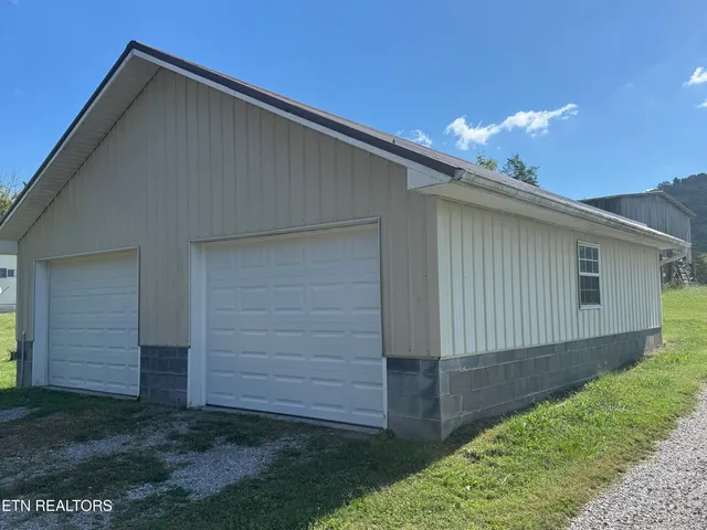 $203,000 | 1592 Dry Valley Road, Thorn Hill, TN 37881