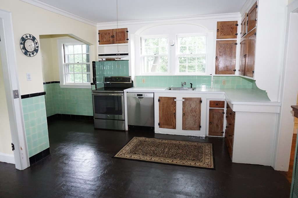 92 Douglas Road Belmont, MA 02478 - Photo 5 of 17 Gallery Image 5