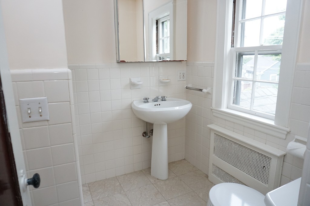 92 Douglas Road Belmont, MA 02478 - Photo 10 of 17 Gallery Image 10