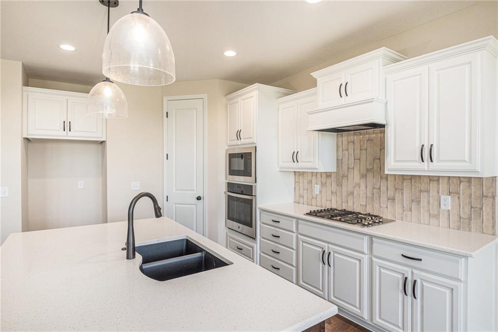 1221 South Desoto Road Lansing, KS 66043 - Photo 13 of 45