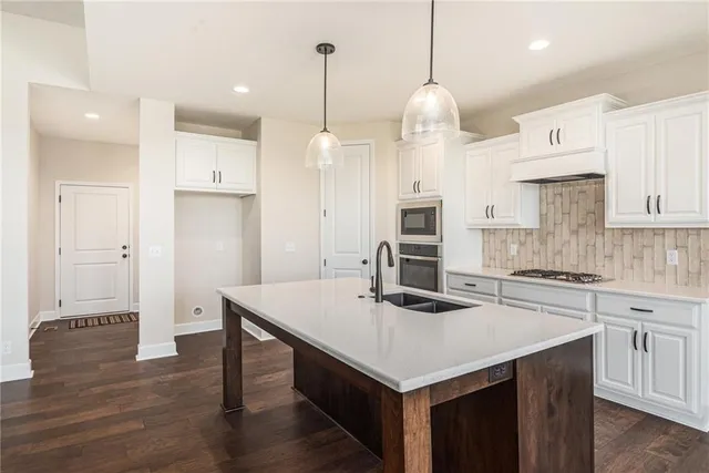 $699,900 | 1221 South Desoto Road, Lansing, KS 66043