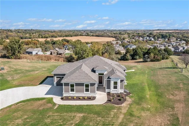 $699,900 | 1221 South Desoto Road, Lansing, KS 66043