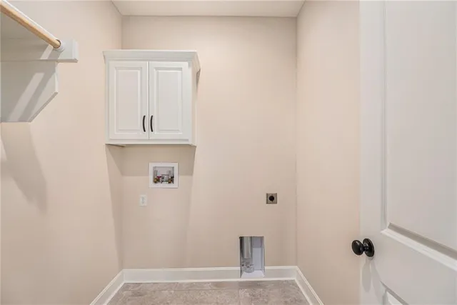 $699,900 | 1221 South Desoto Road, Lansing, KS 66043