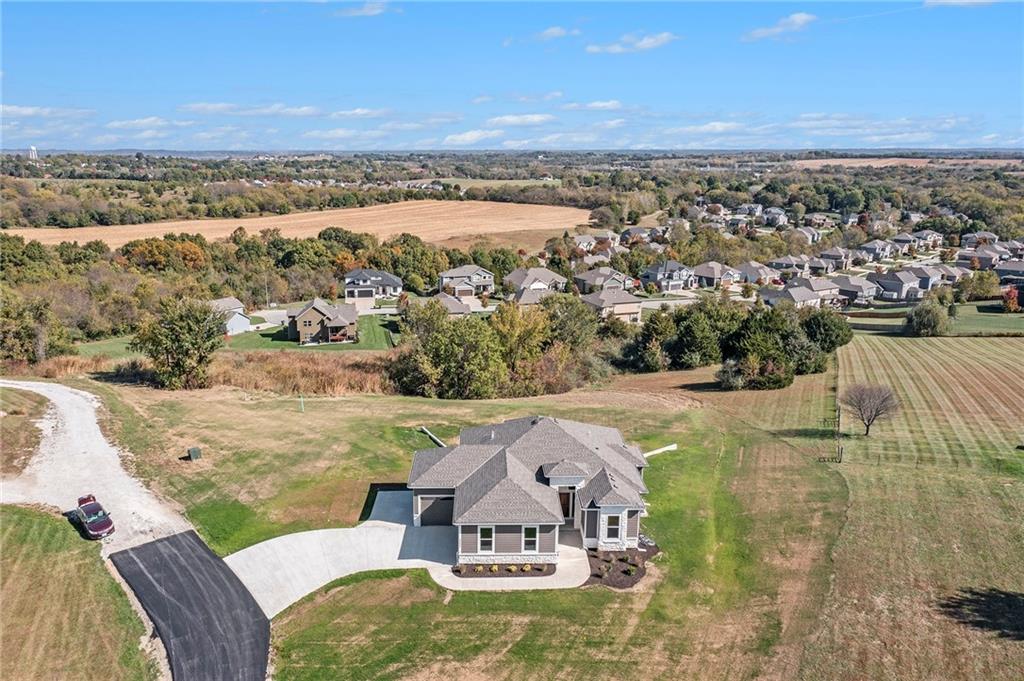 1221 South Desoto Road Lansing, KS 66043 - Photo 3 of 45