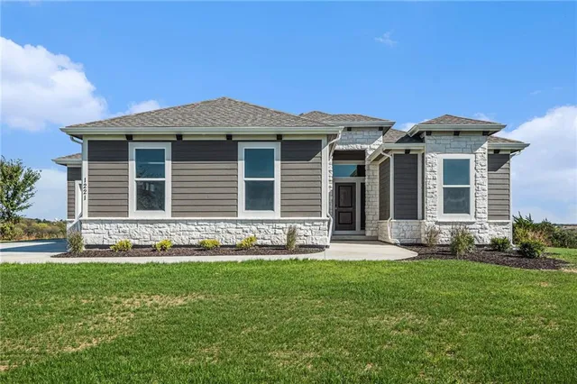 $699,900 | 1221 South Desoto Road, Lansing, KS 66043