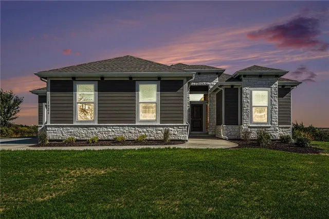 $699,900 | 1221 South Desoto Road, Lansing, KS 66043