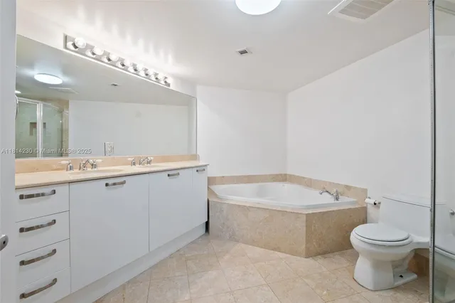 $988,500 | 2001 North Ocean Boulevard, Unit 701, Fort Lauderdale, FL 33305