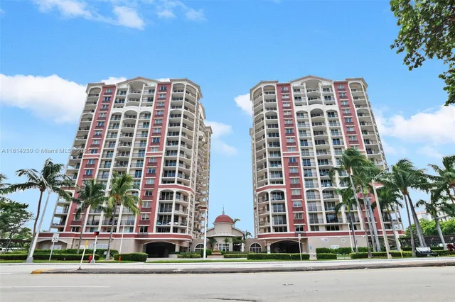 $988,500 | 2001 North Ocean Boulevard, Unit 701, Fort Lauderdale, FL 33305