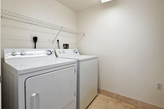 $988,500 | 2001 North Ocean Boulevard, Unit 701, Fort Lauderdale, FL 33305