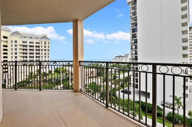 $988,500 | 2001 North Ocean Boulevard, Unit 701, Fort Lauderdale, FL 33305