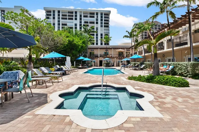 $988,500 | 2001 North Ocean Boulevard, Unit 701, Fort Lauderdale, FL 33305