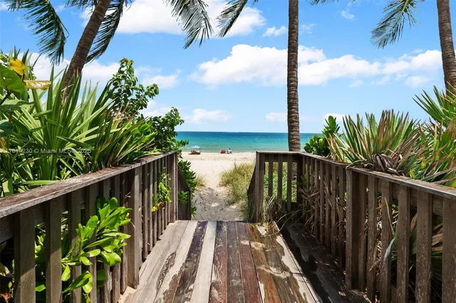 $988,500 | 2001 North Ocean Boulevard, Unit 701, Fort Lauderdale, FL 33305