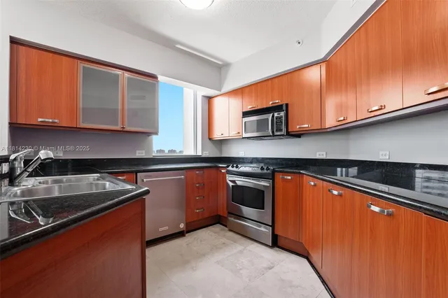 $988,500 | 2001 North Ocean Boulevard, Unit 701, Fort Lauderdale, FL 33305