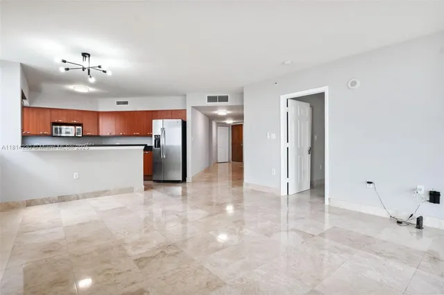 $988,500 | 2001 North Ocean Boulevard, Unit 701, Fort Lauderdale, FL 33305