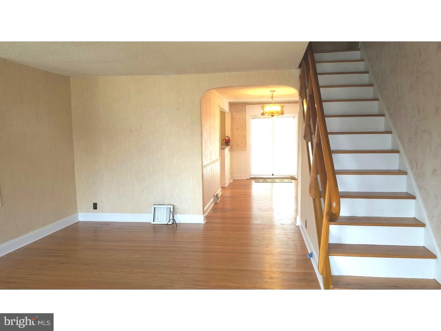 3222 Fordham Road Philadelphia, PA 19114 - Photo 10 of 24 Living Room
